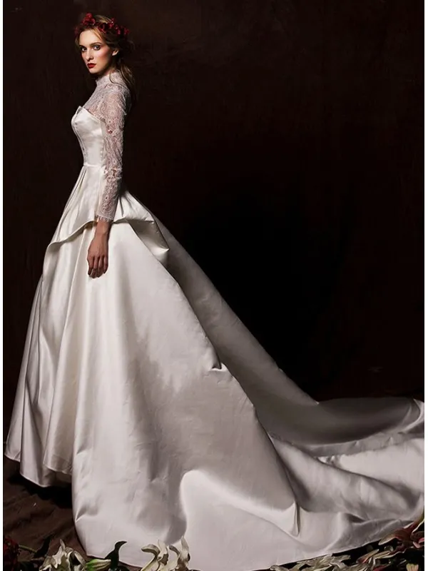 Abito da Sposa Invernale nuova collezione in raso e maniche di pizzo