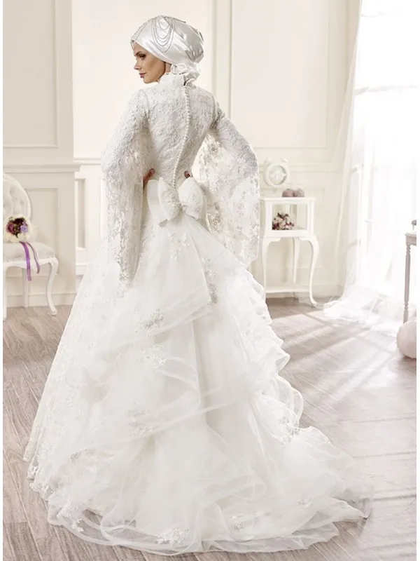 Abito da Sposa Invernale particolare con maniche lunghe a pipistrello e pizzo