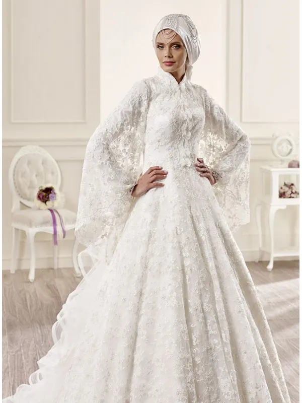 Abito da Sposa Invernale particolare con maniche lunghe a pipistrello e pizzo