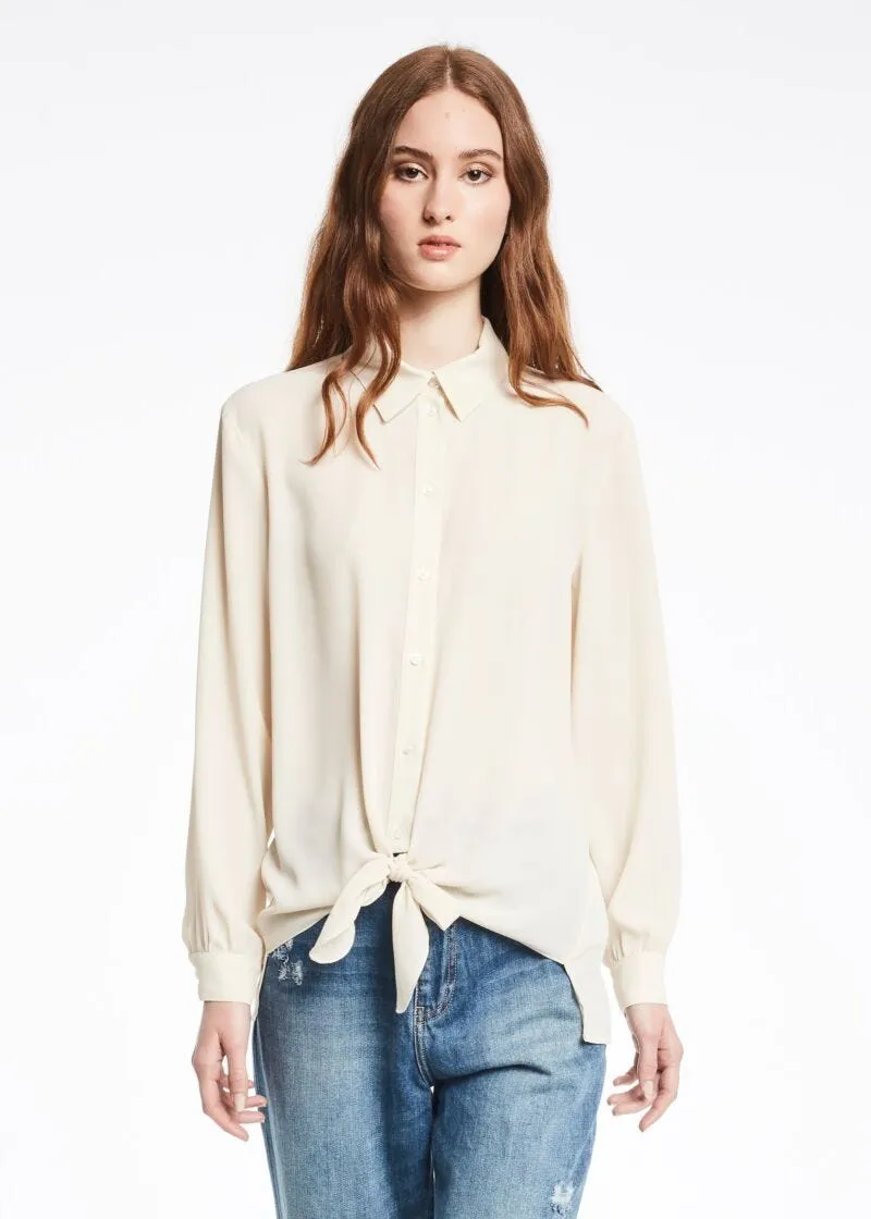 Camicia con orlo più lungo sul retro