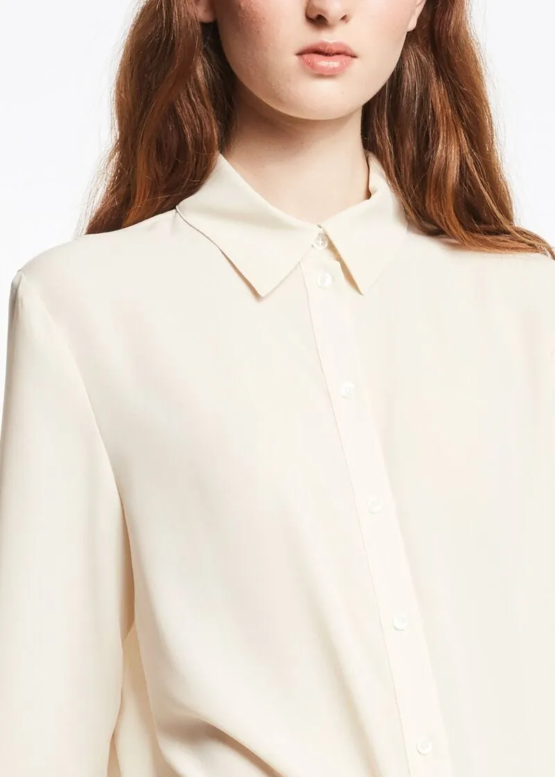 Camicia con orlo più lungo sul retro