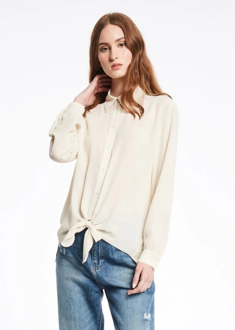 Camicia con orlo più lungo sul retro