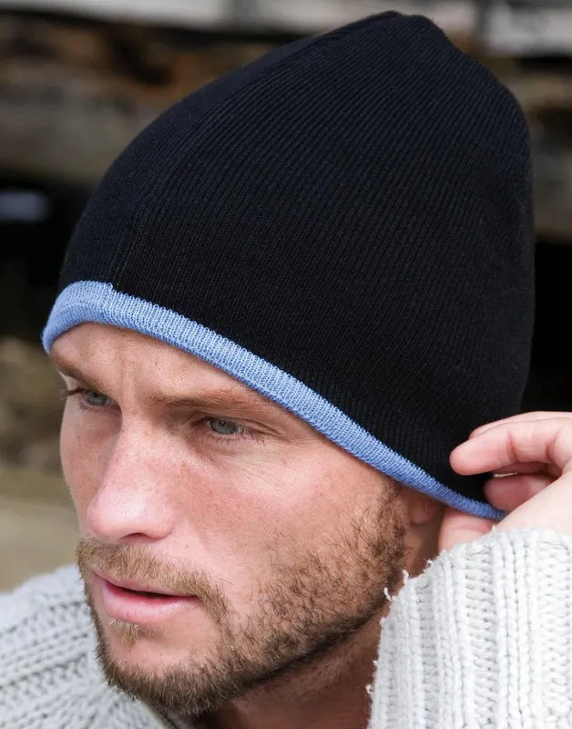 Cappello in maglia a contrasto