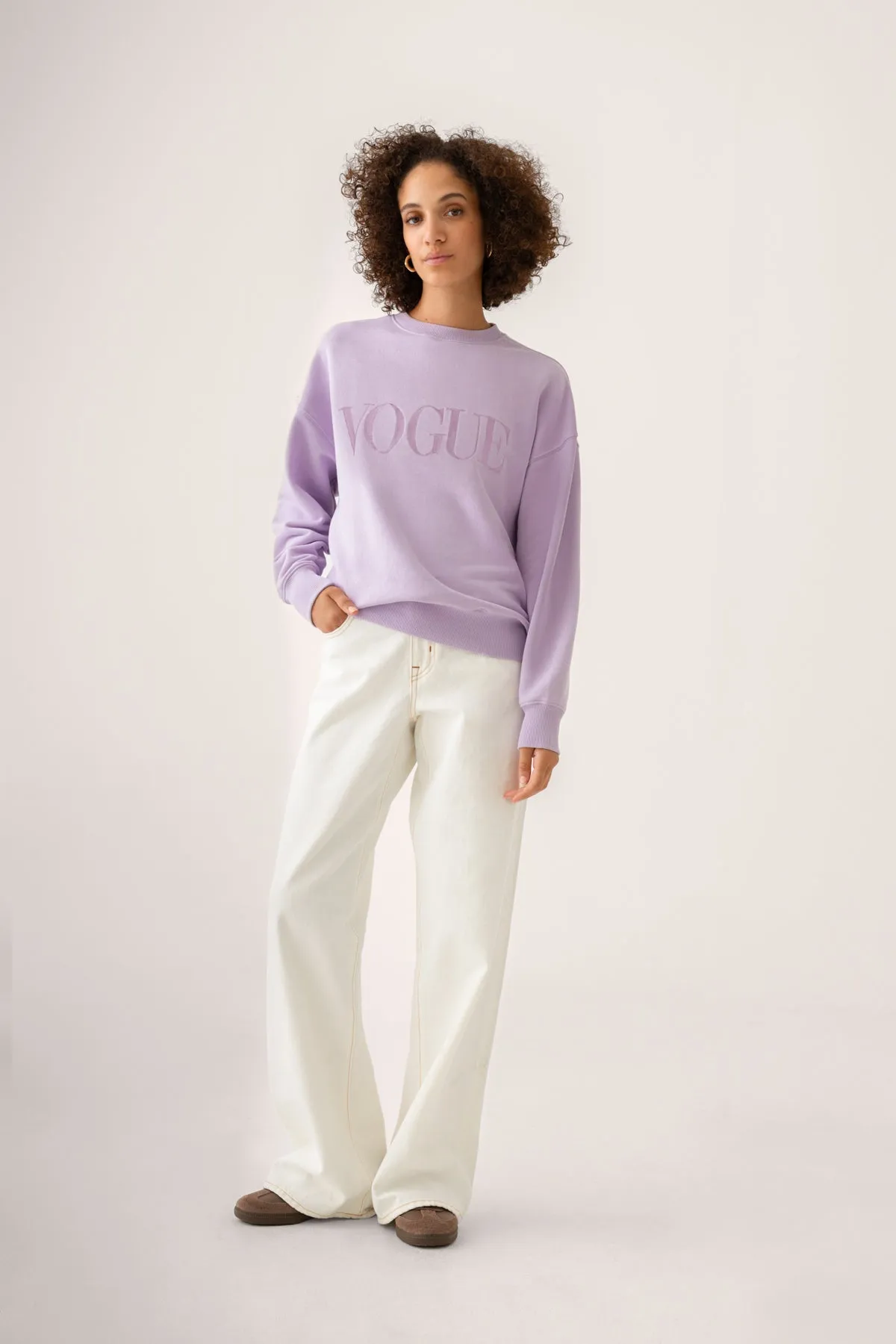 Felpa VOGUE lilla con logo ricamato-
