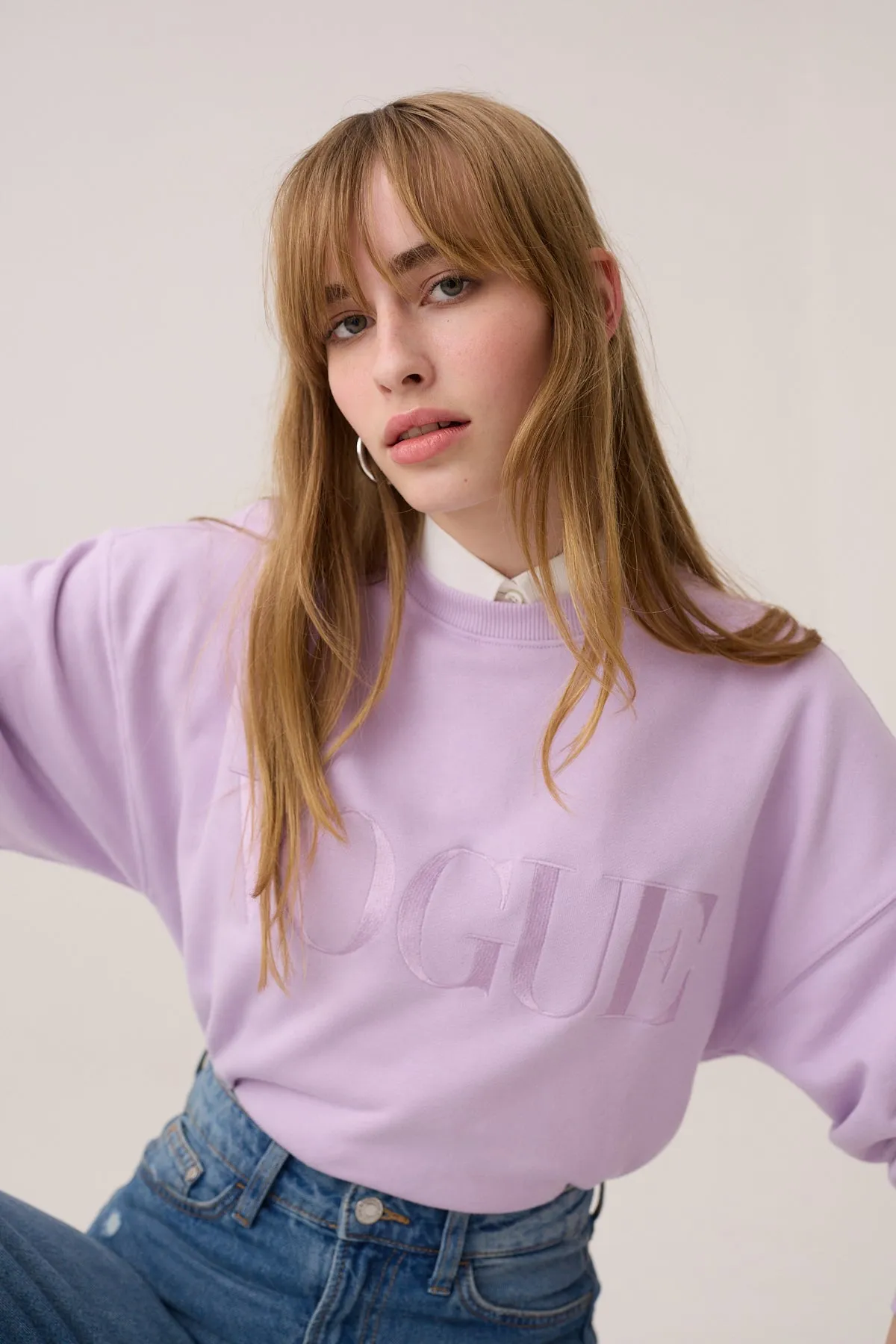 Felpa VOGUE lilla con logo ricamato-