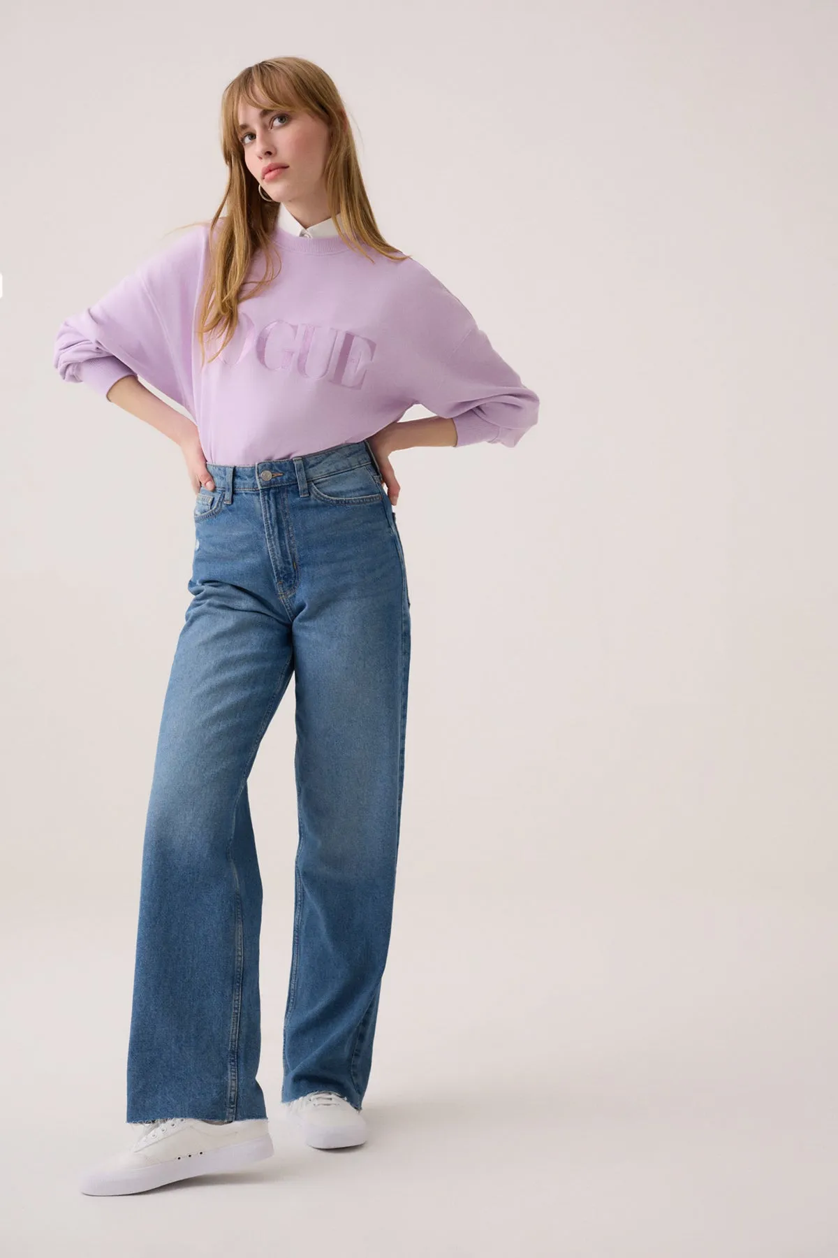 Felpa VOGUE lilla con logo ricamato-