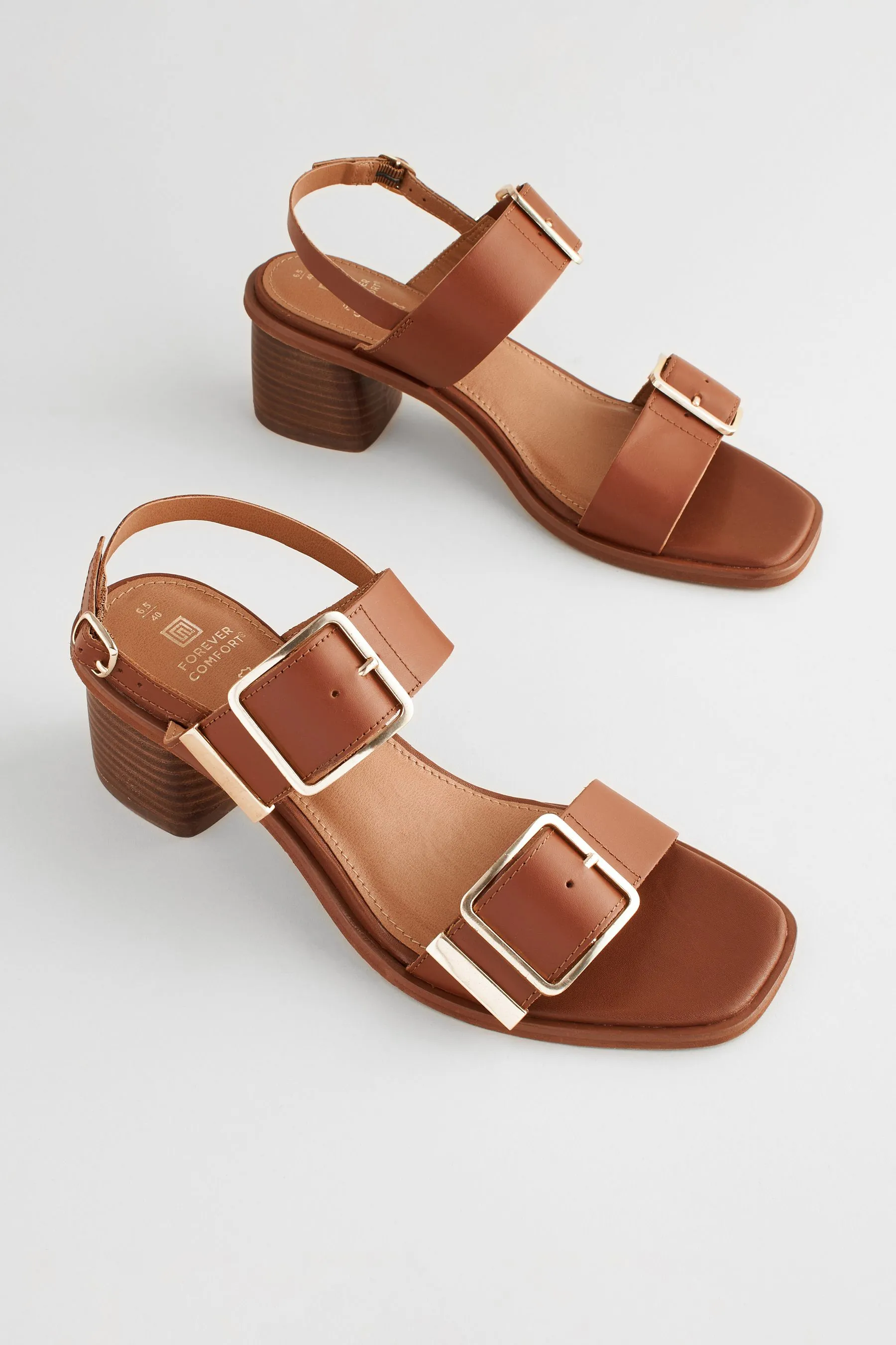 Forever Comfort - Sandali in pelle con tacco largo e fibbia    