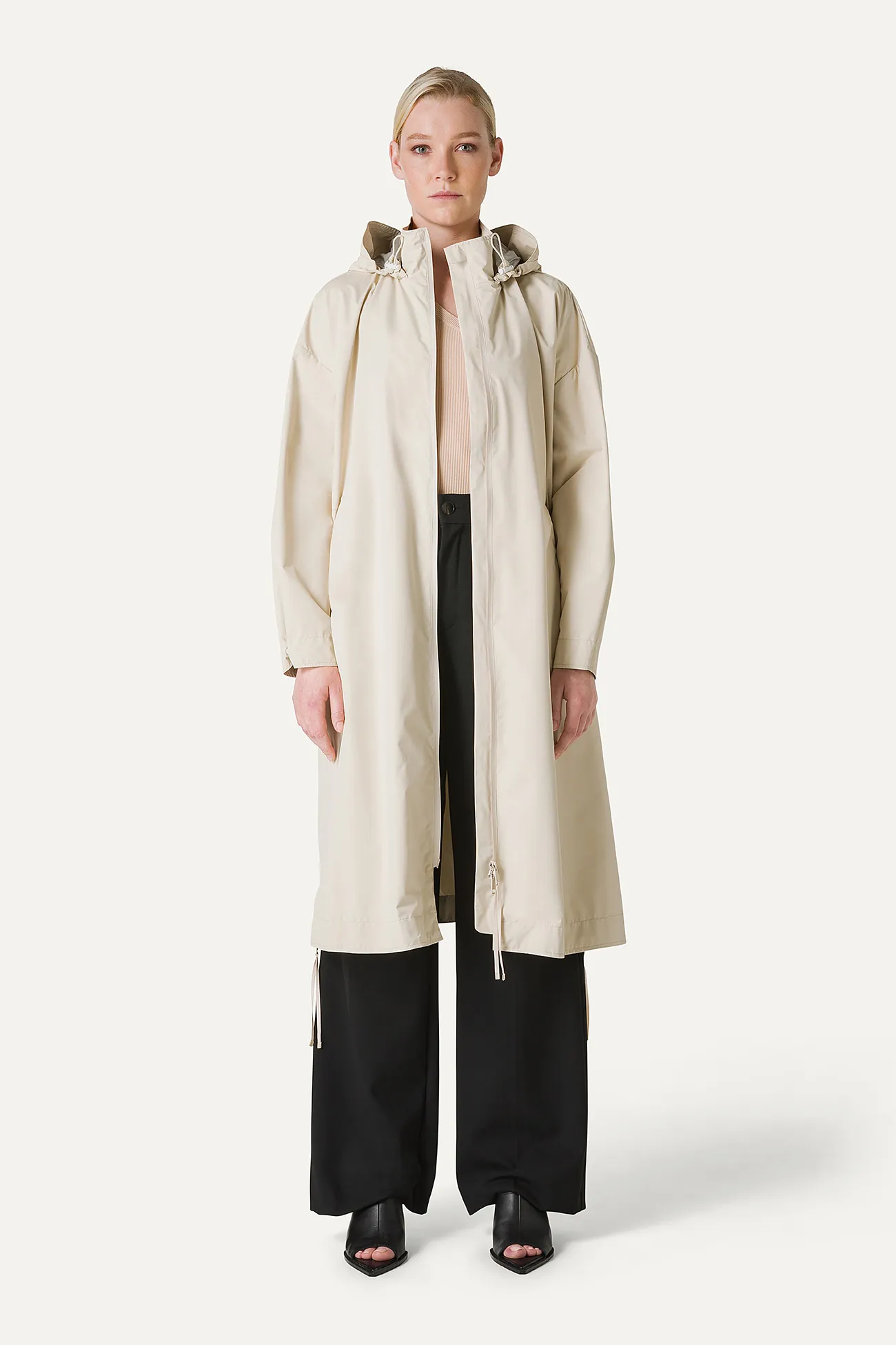 GIACCA LUNGA IN NYLON CON INTERNO ARGENTO 9216 - CREMA