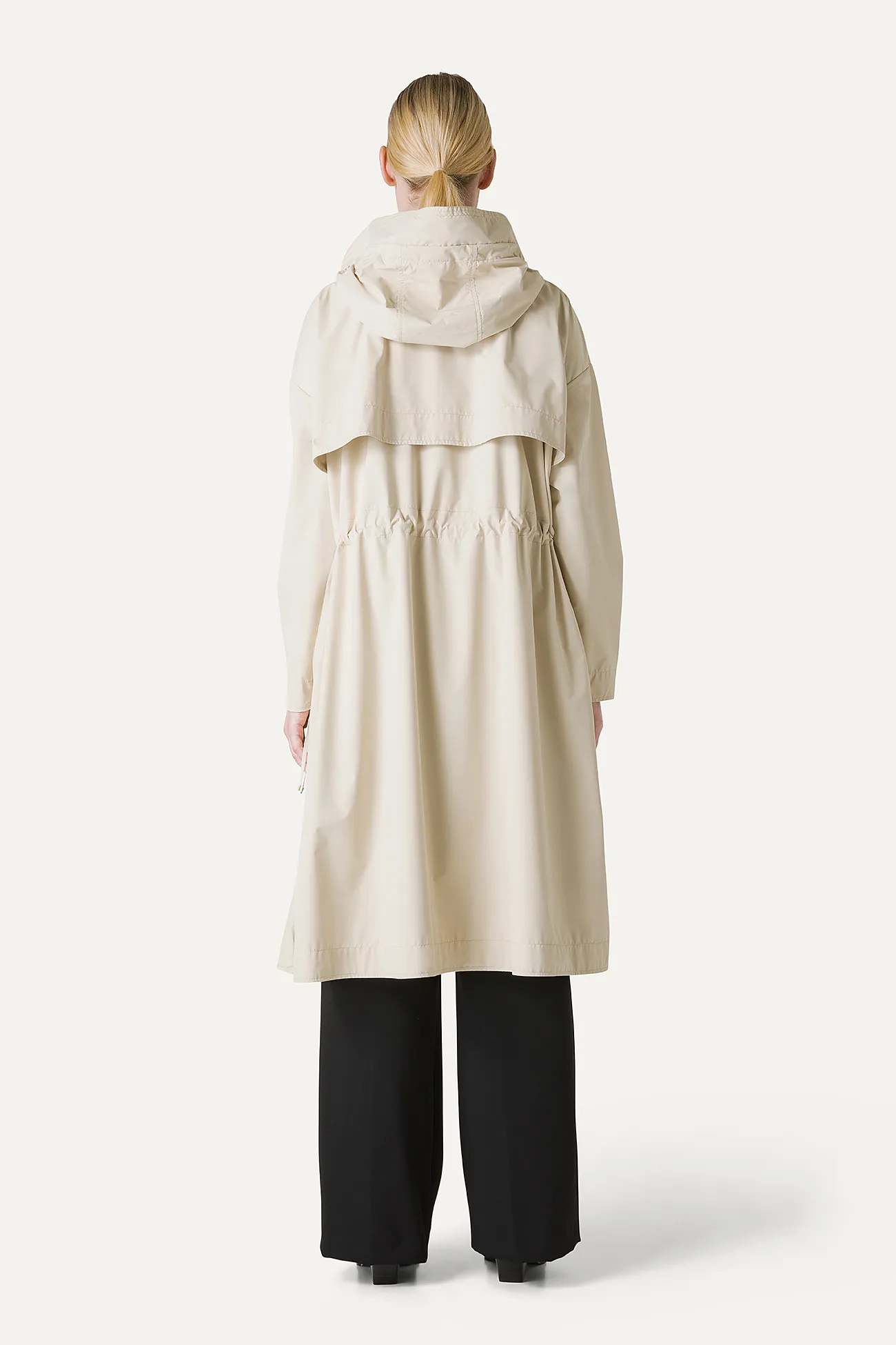 GIACCA LUNGA IN NYLON CON INTERNO ARGENTO 9216 - CREMA
