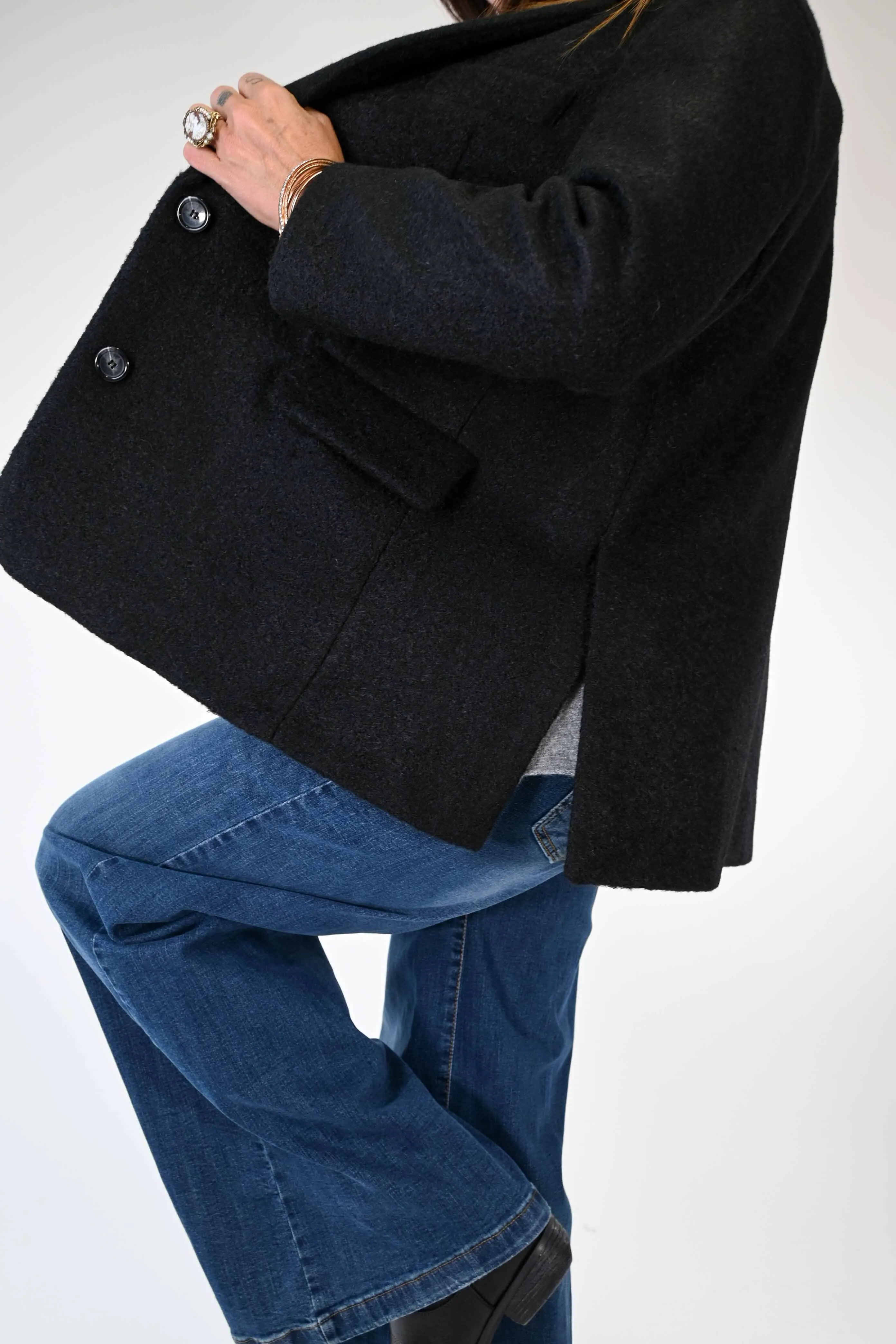GIACCA OVER DUE BOTTONI IN BOUCLE' COLOR NERO