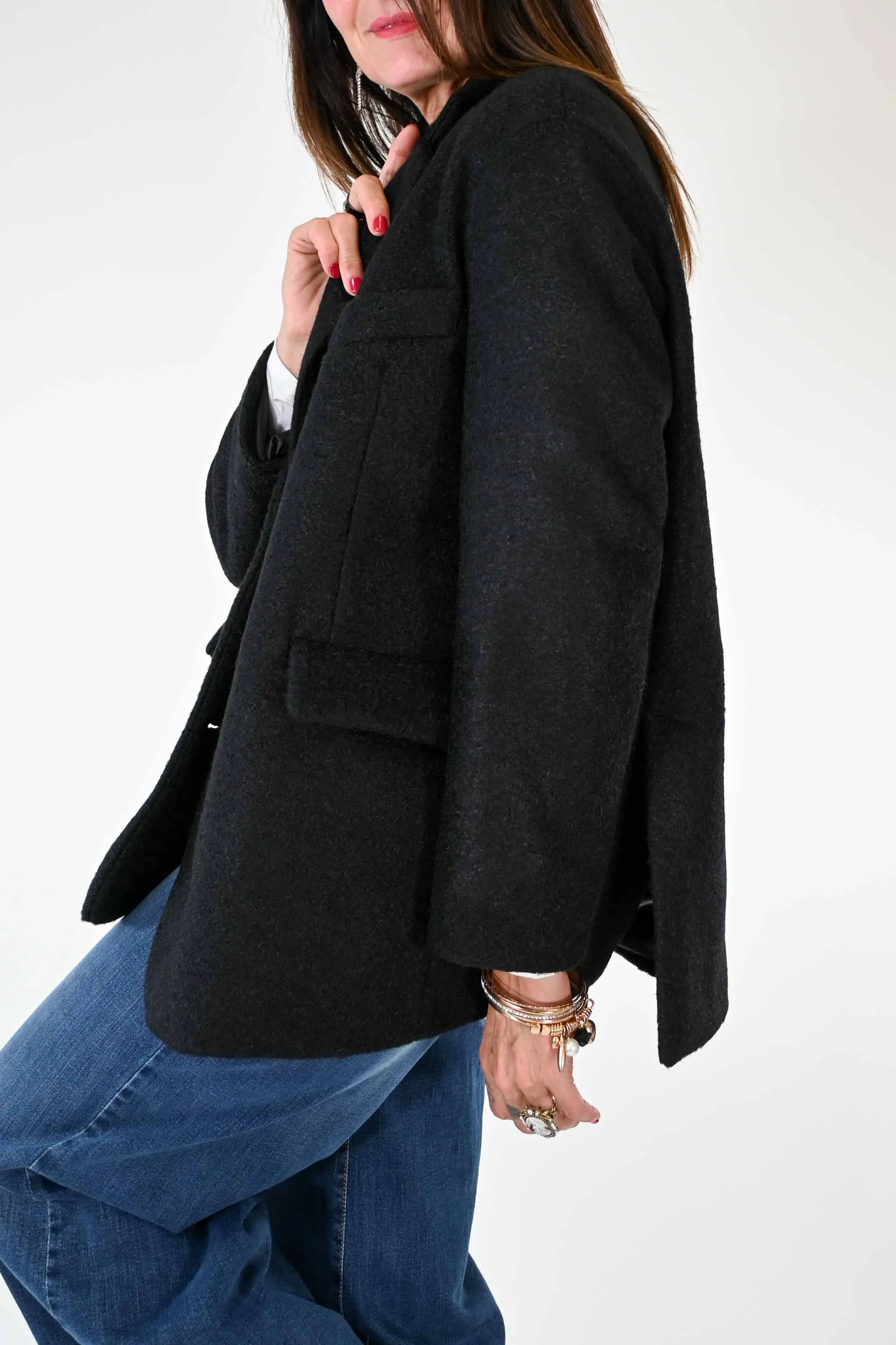 GIACCA OVER DUE BOTTONI IN BOUCLE' COLOR NERO