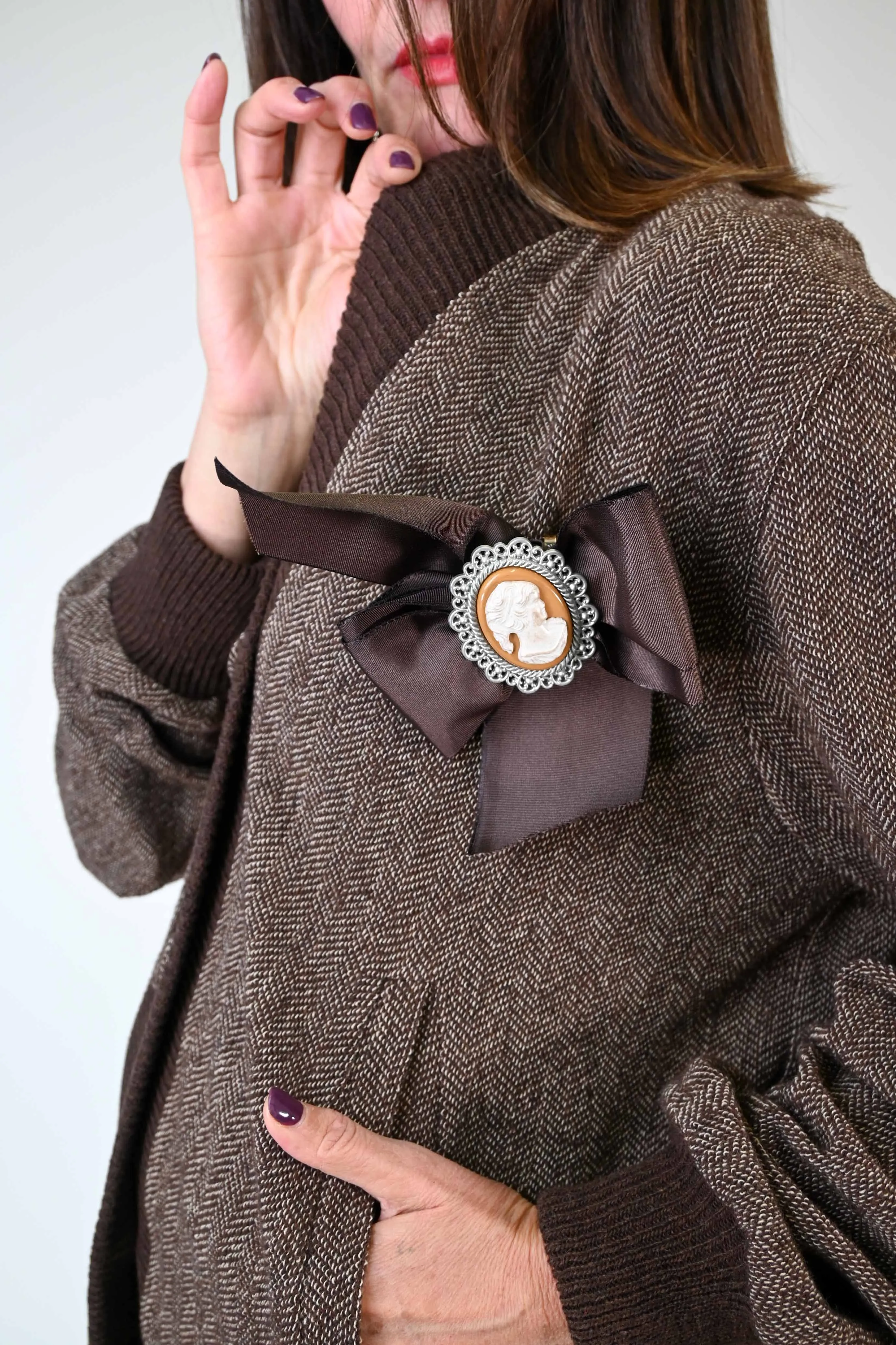 GIACCA/CARDIGAN IN TWEED CON SPILLA COLOR MORO