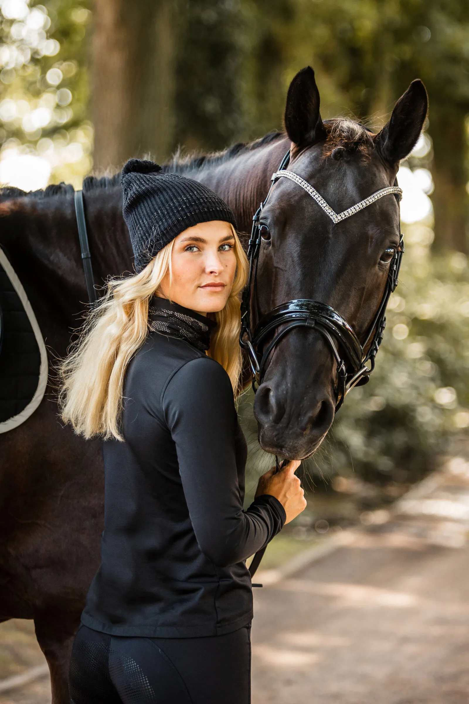 Horze Luminox Cappello rifrangente lavorato a maglia con pompon