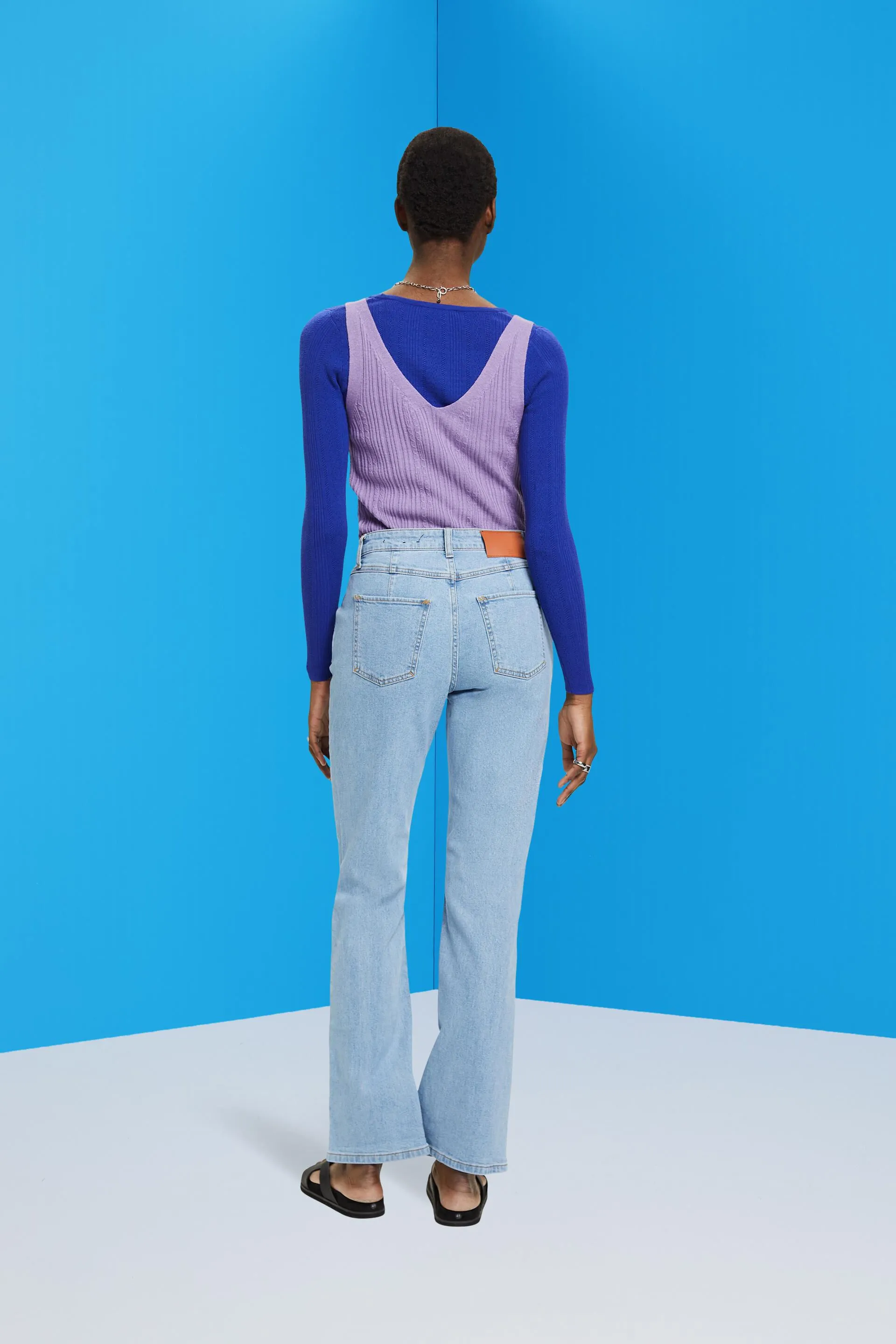 Jeans bootcut con inserto caratteristico