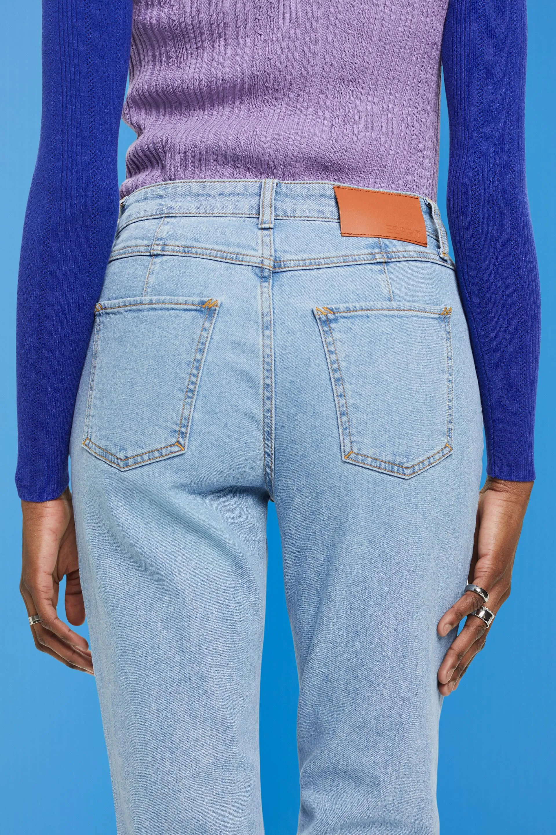 Jeans bootcut con inserto caratteristico