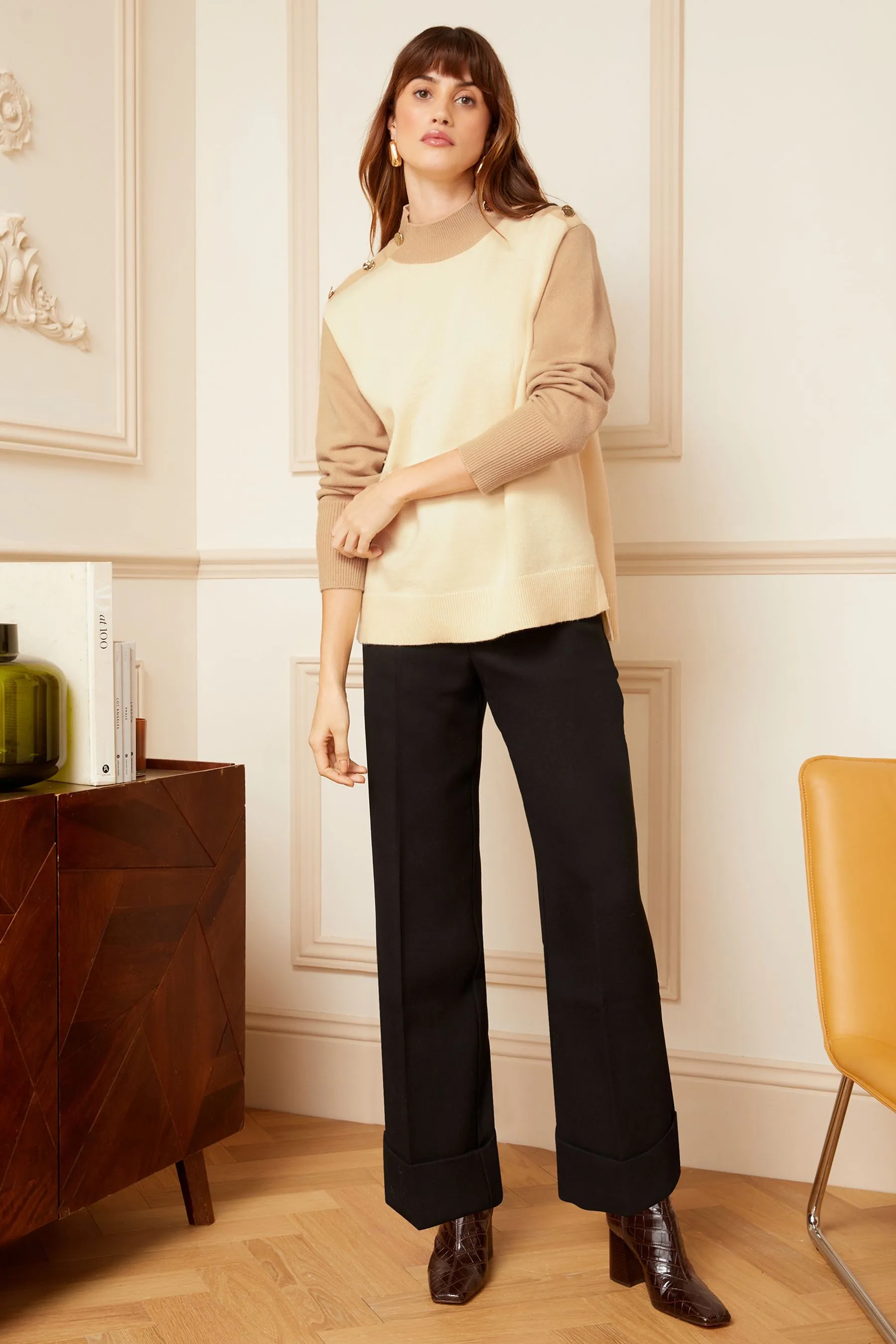 Love & Roses maglia accollata a blocchi di colore con bottoni sulle spalle