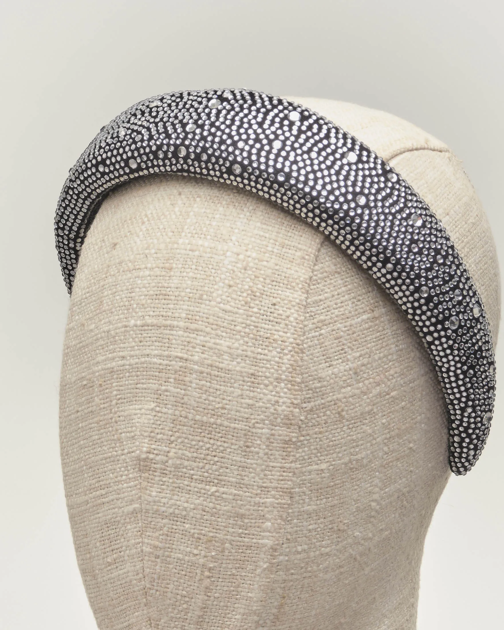 Maxi cerchietto nero in raso con strass argento
