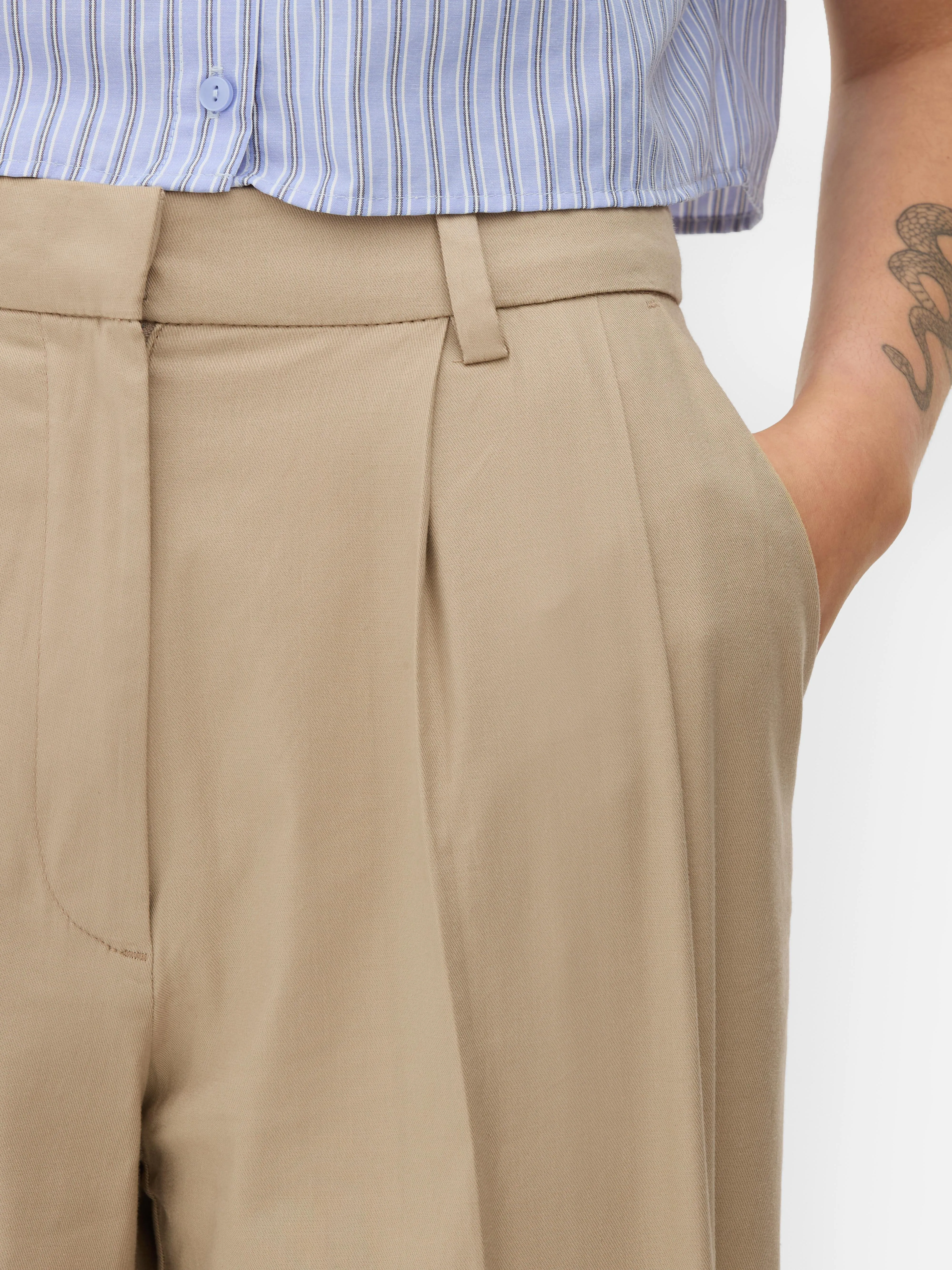 Pantaloni chino a gamba larga