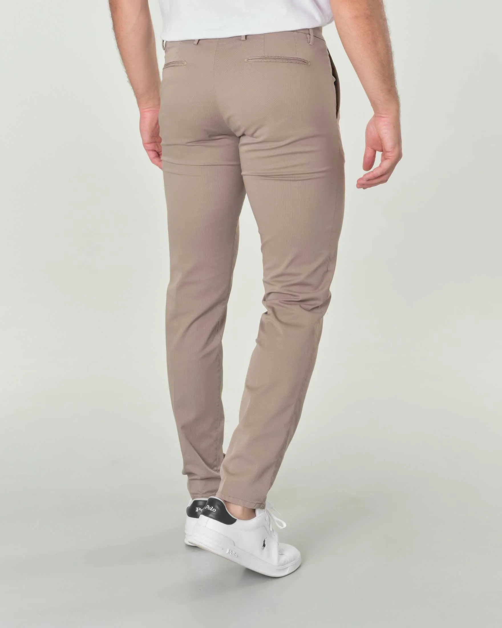 Pantaloni chino Brad color fango in tessuto punto spillo di cotone stretch