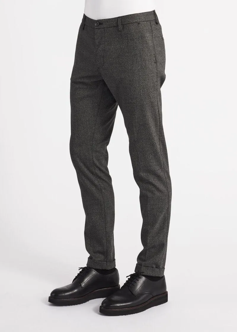 Pantaloni chino con risvolto