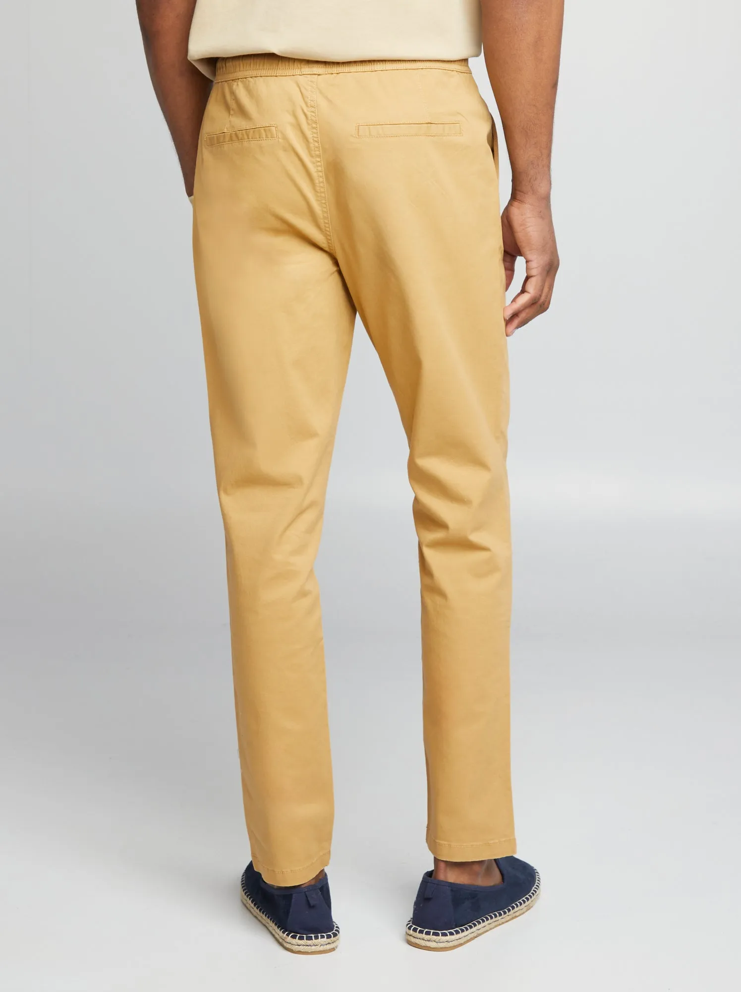 Pantaloni chino con vita elasticizzata - GIALLO