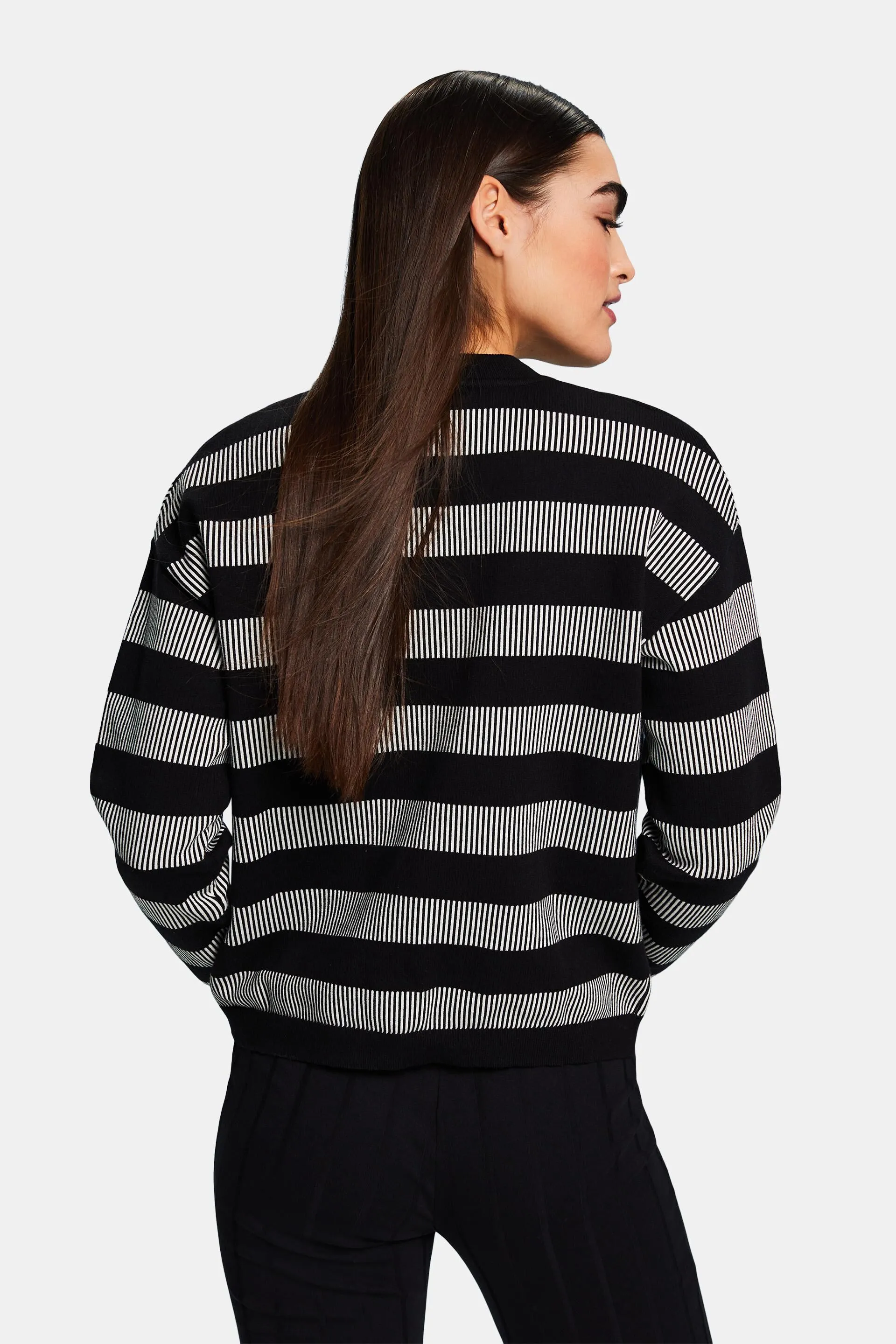 Pullover girocollo a righe jacquard