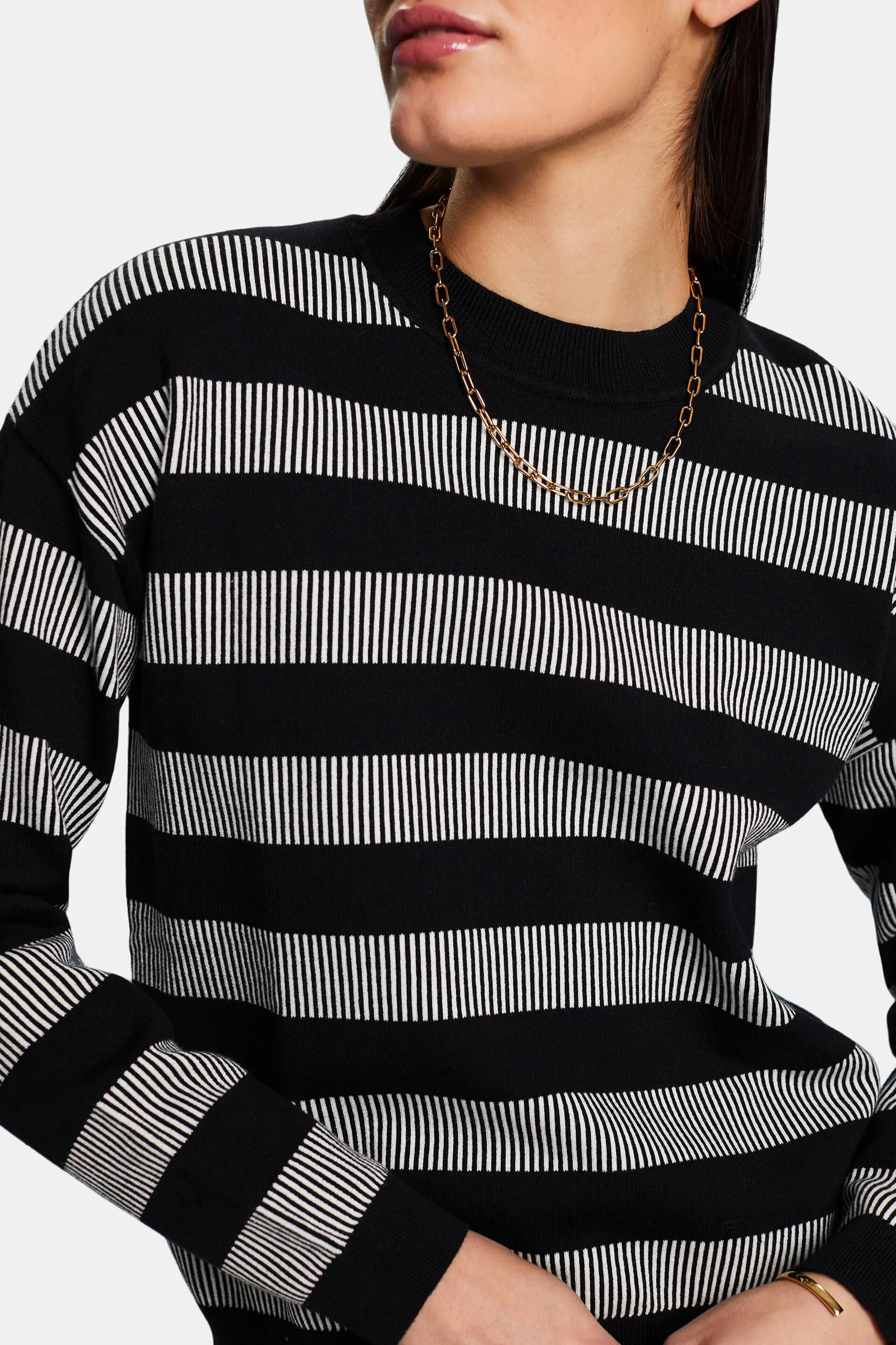 Pullover girocollo a righe jacquard