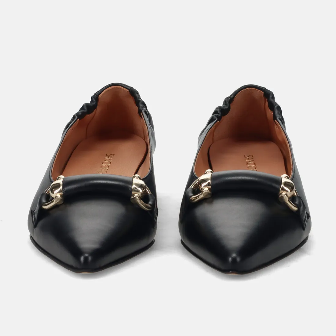 Scarpa flat a punta Sangiorgio in nappa nera con morsetto