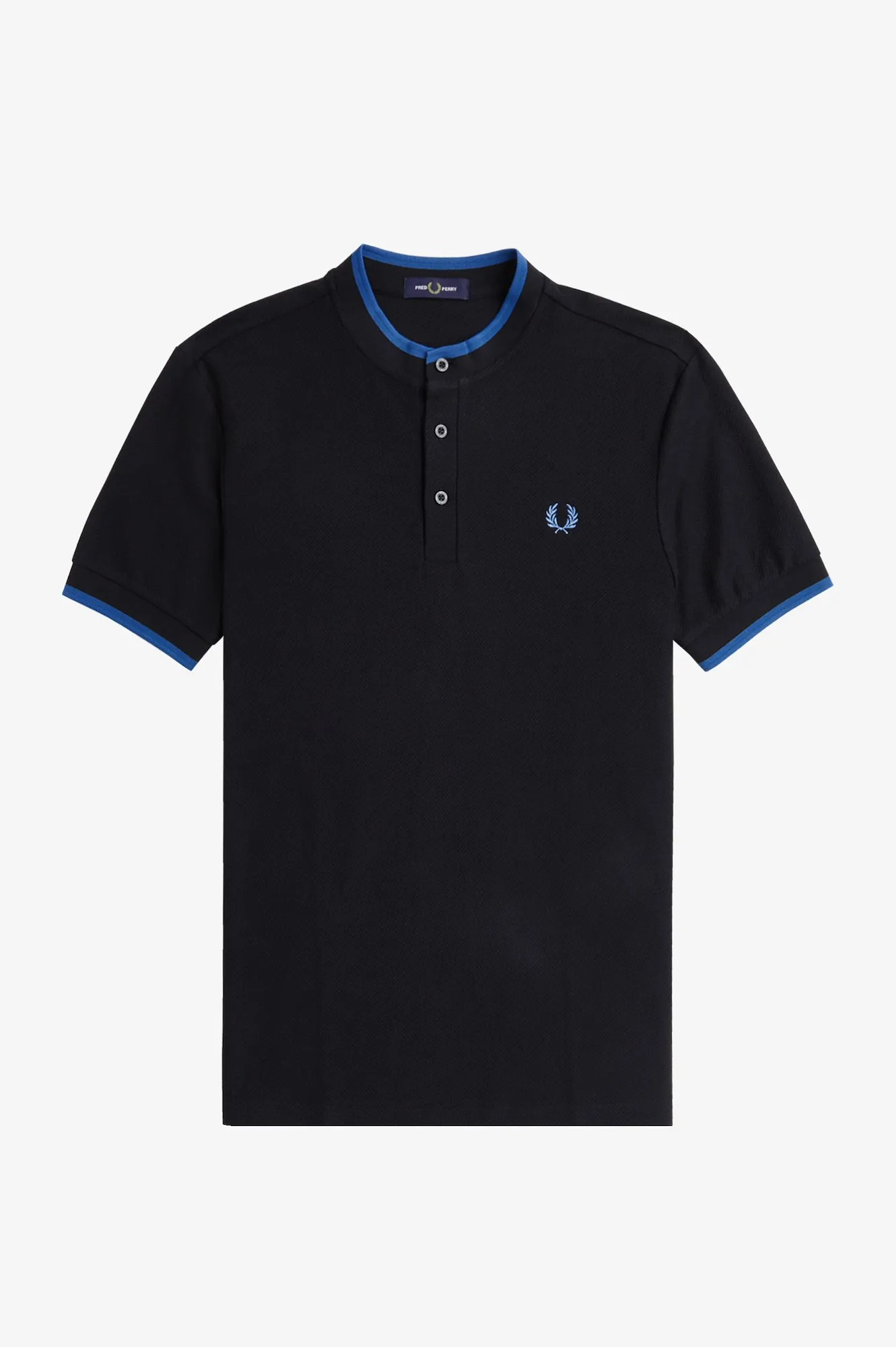 Serafino contrasti Fred Perry