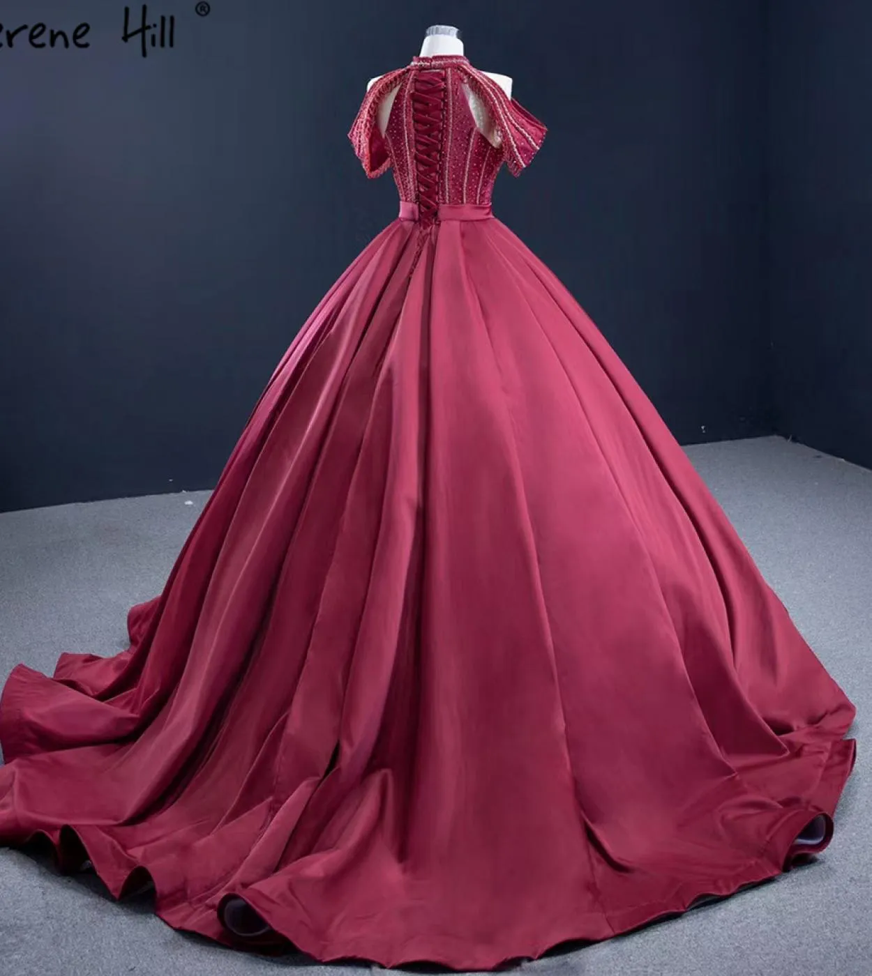 Serene Hill Abiti da sposa di lusso in raso rosso vino Abiti da sposa con perline di cristallo Abito da sposa con lacci Hm67249