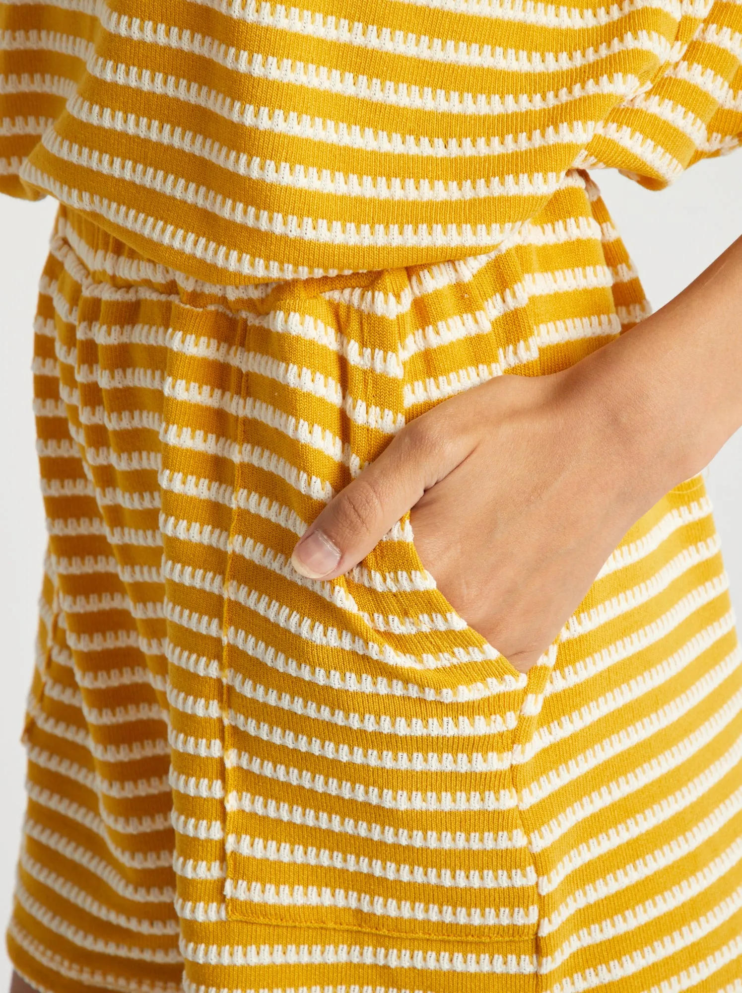 Shorts a righe all'uncinetto - GIALLO