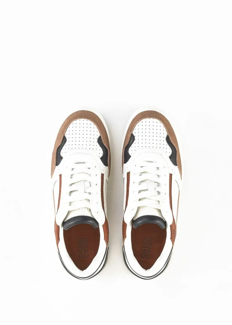 Sneaker in pelle con microfori