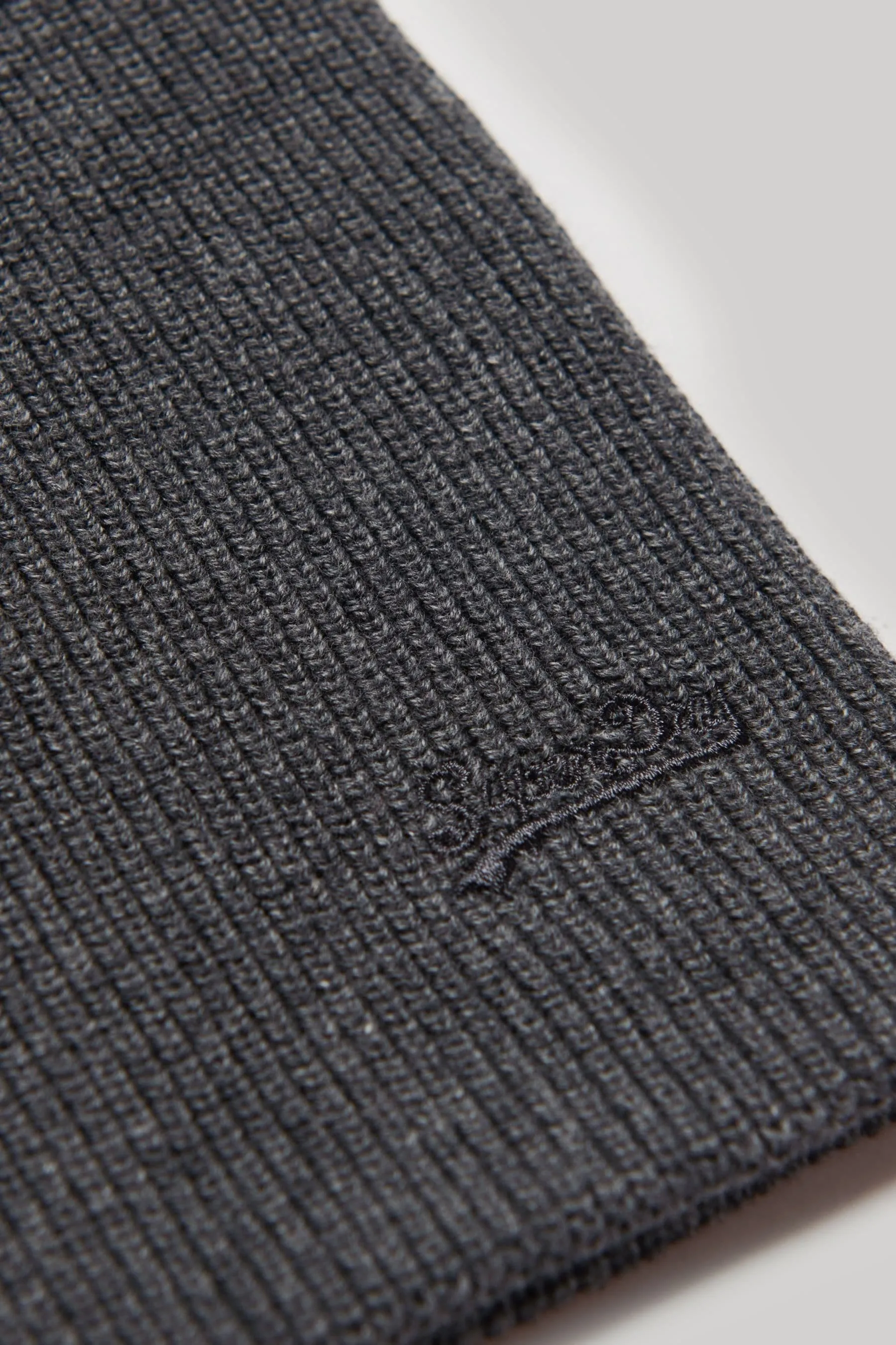 Superdry - Cappello da Berretto lavorato a maglia con logo