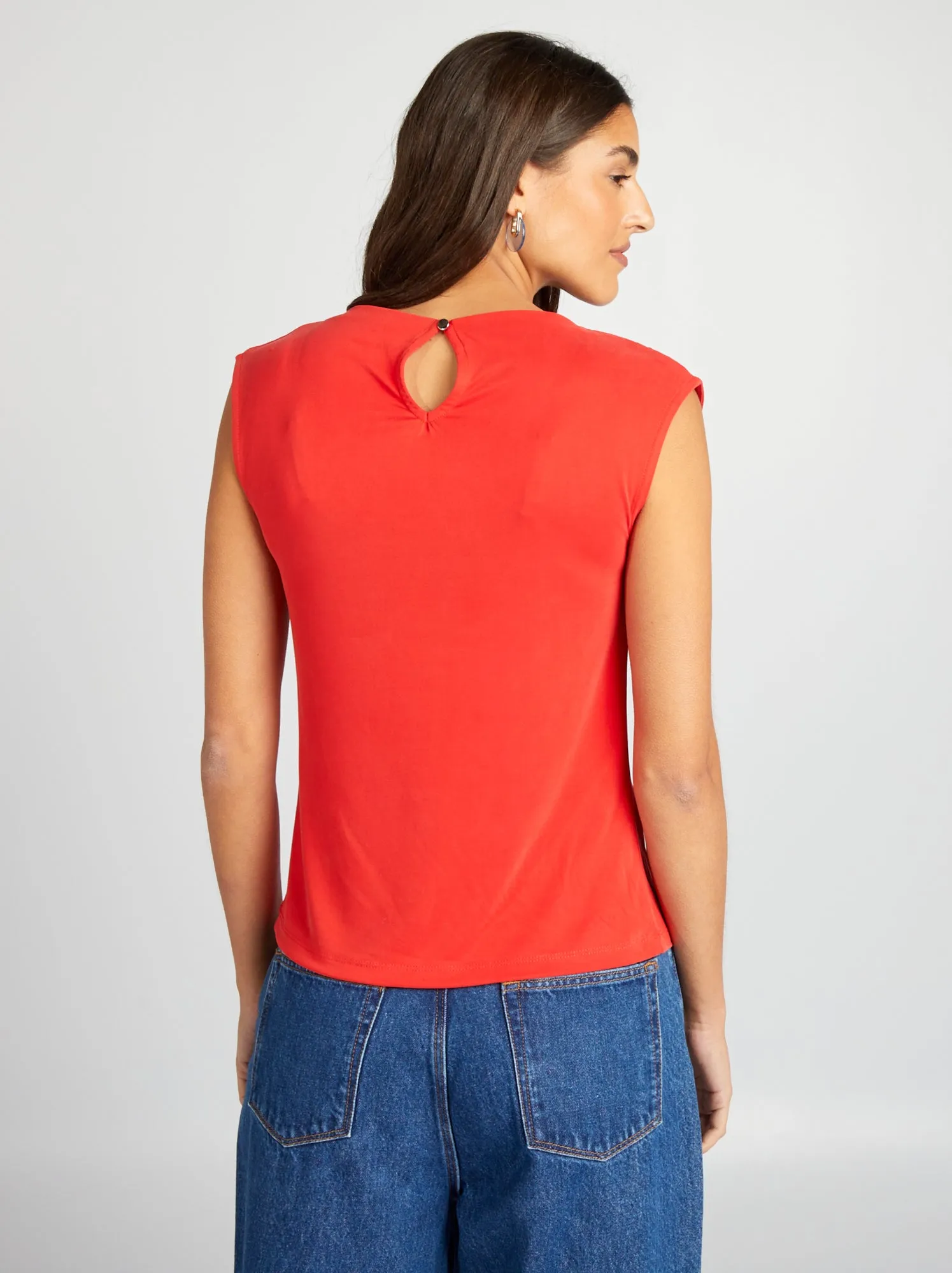 Top senza maniche con spalle plissettate - rosso