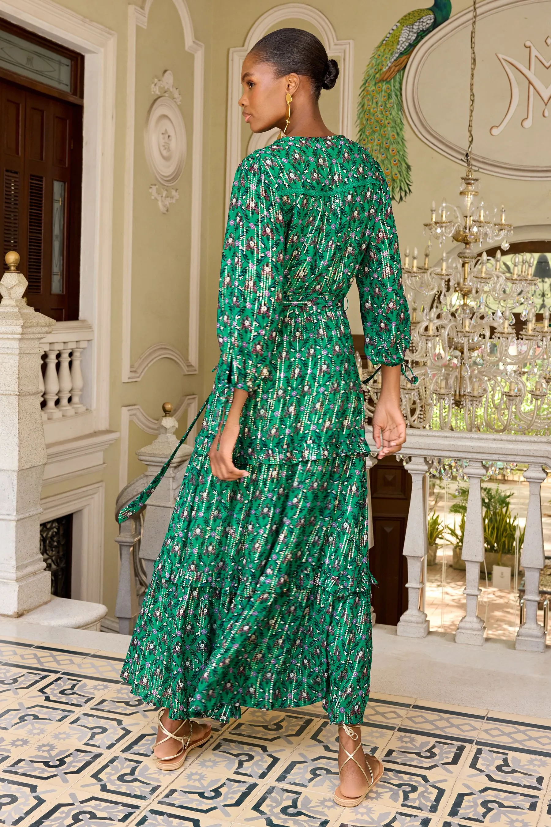 V&A | Love & Roses - Abito midi Scollo a V Dettagli metallizzati stampato con polsini allacciati